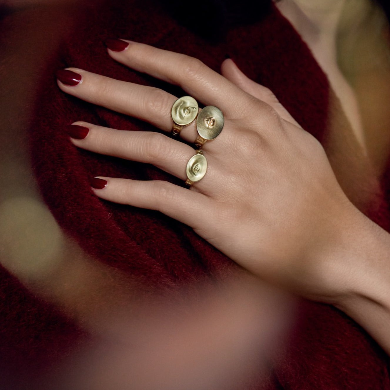 Gabriella Kiss 18k Large Crying Eye Ring Inscribed with Nil Nisi Cruce