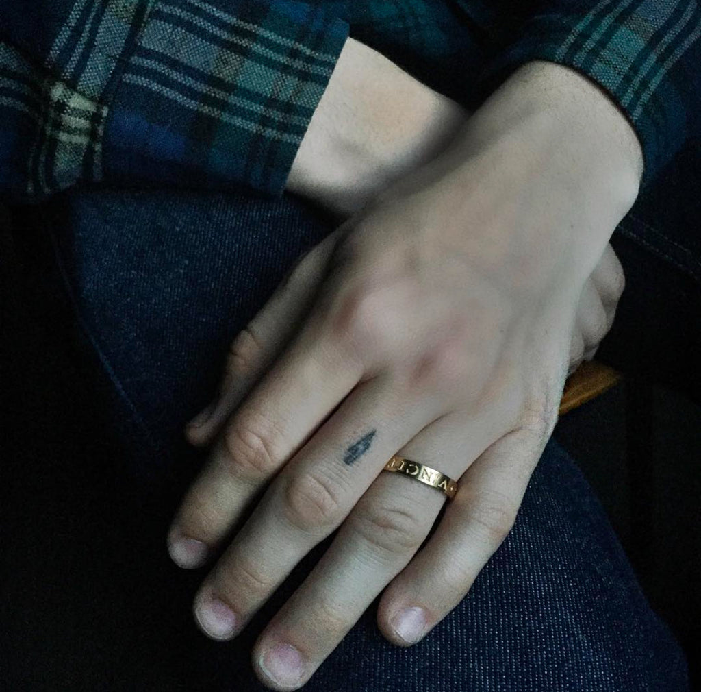 Gabriella Kiss 18k Band Ring Inscribed with Omnia Vincit Amor