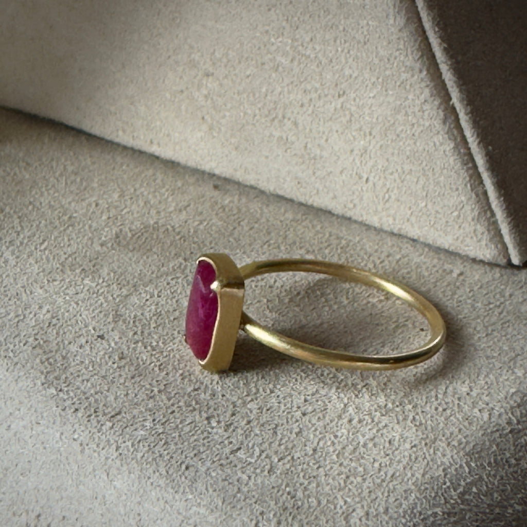 Gabriella Kiss 18k Rectangular Cabochon Untreated Ruby Ring - 1.4 ct