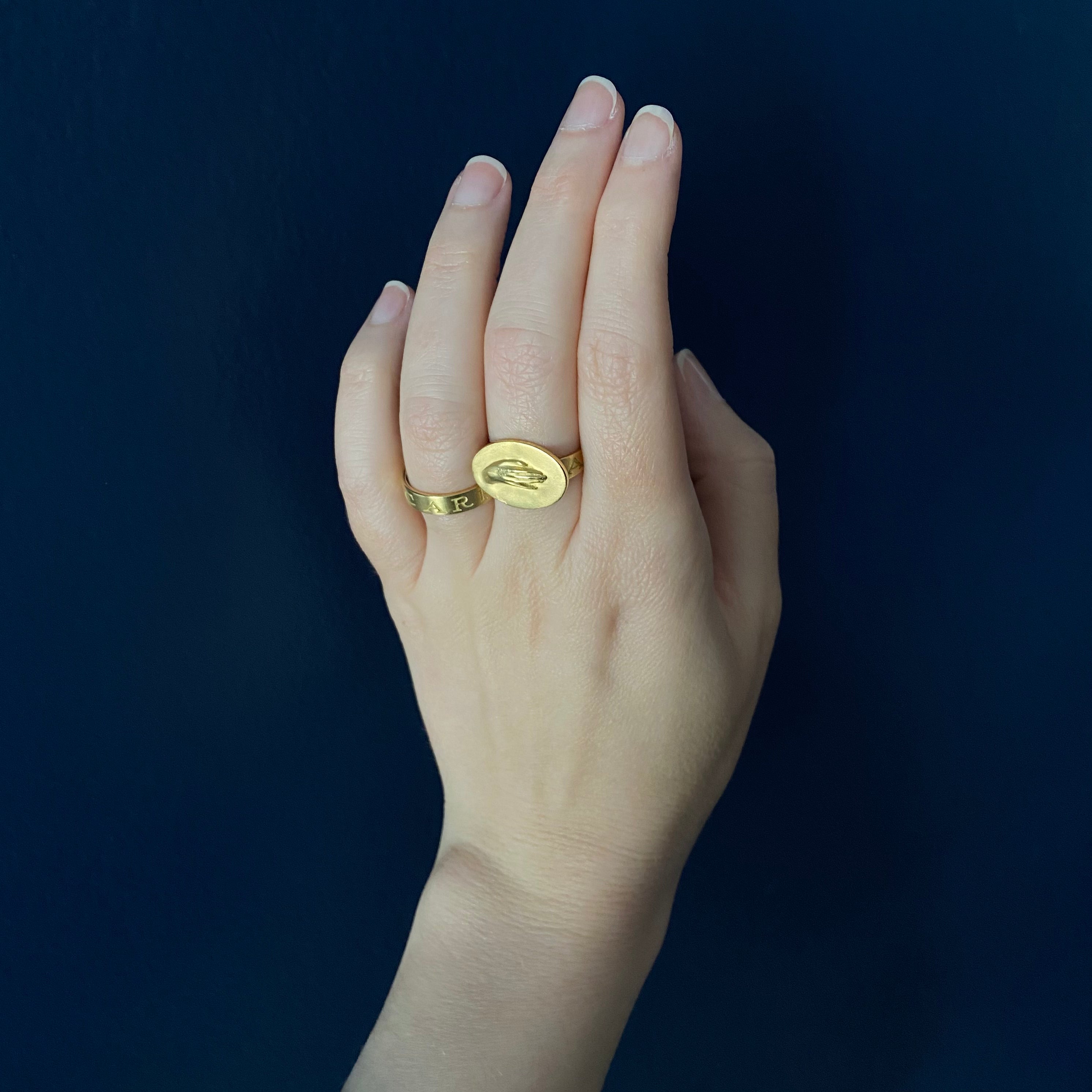 Gabriella Kiss 18k Band Ring Inscribed with Carpe Diem